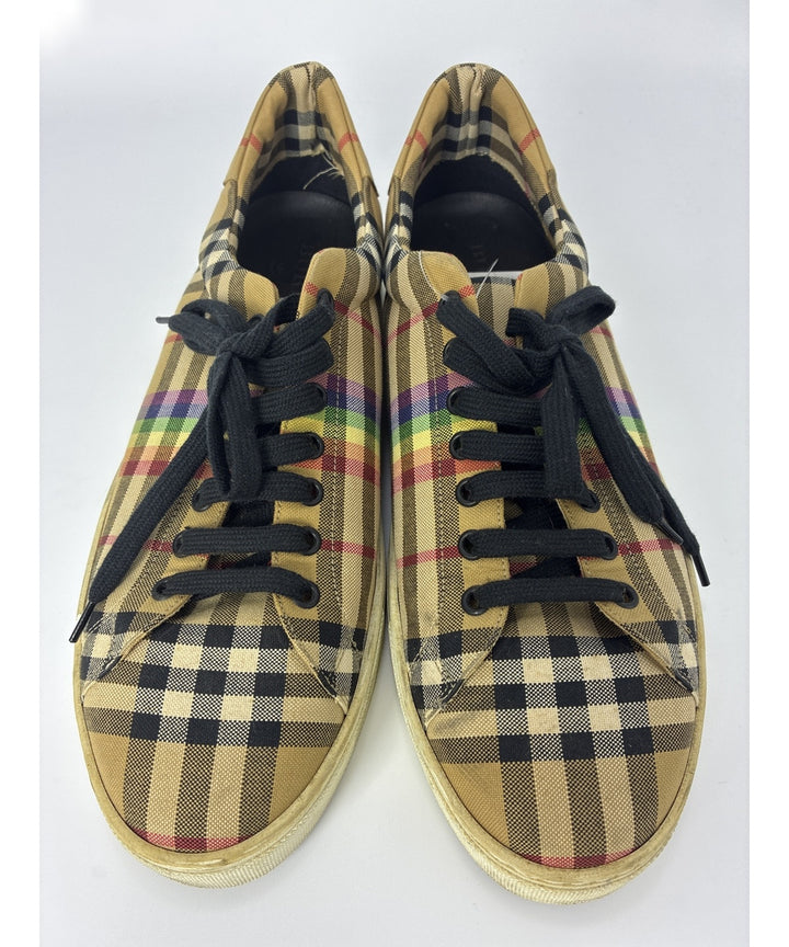 BURBERRY รองเท้าผ้าใบ