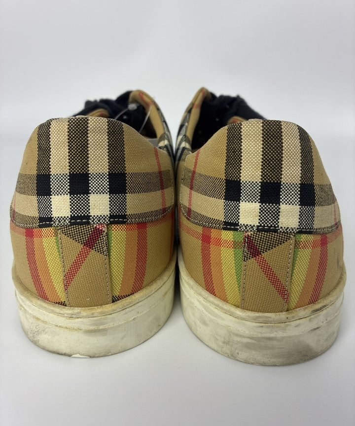 BURBERRY รองเท้าผ้าใบ