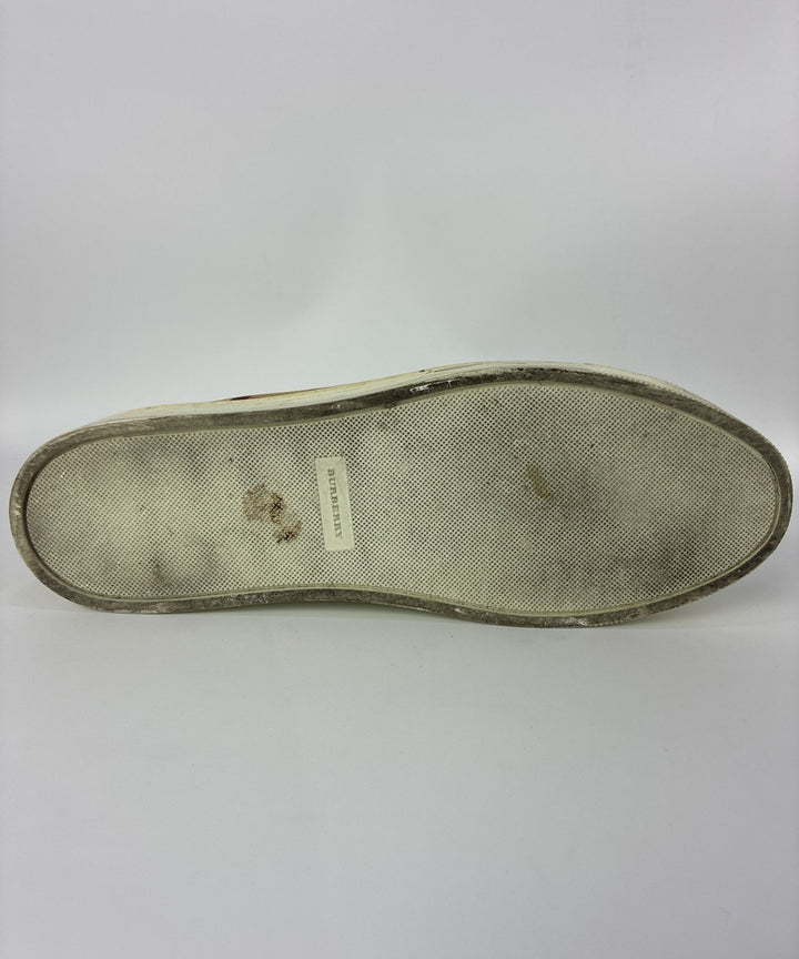 BURBERRY รองเท้าผ้าใบ