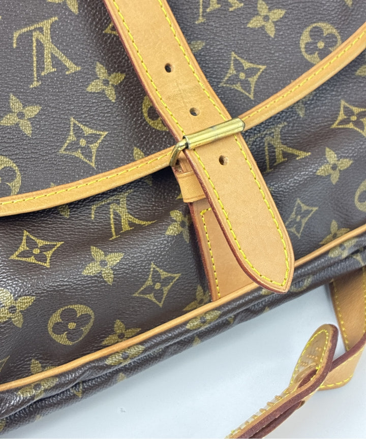 LOUIS VUITTON กระเป๋าสะพาย