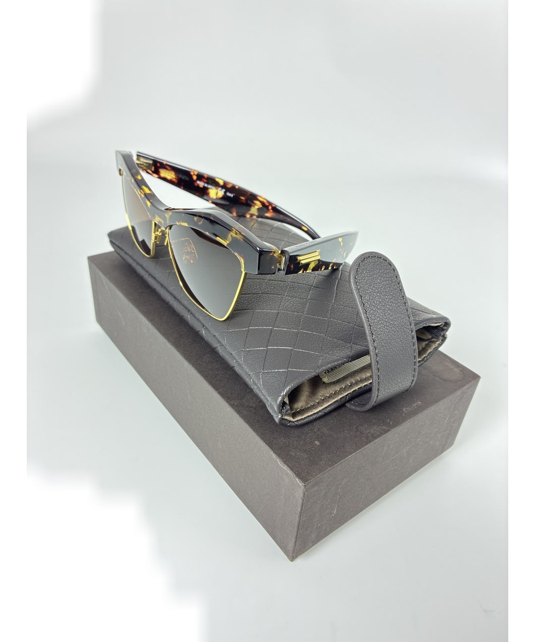 BOTTEGA VENETA แว่นกันแดด