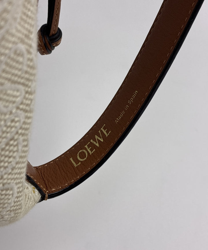 LOEWE กระเป๋าถือ