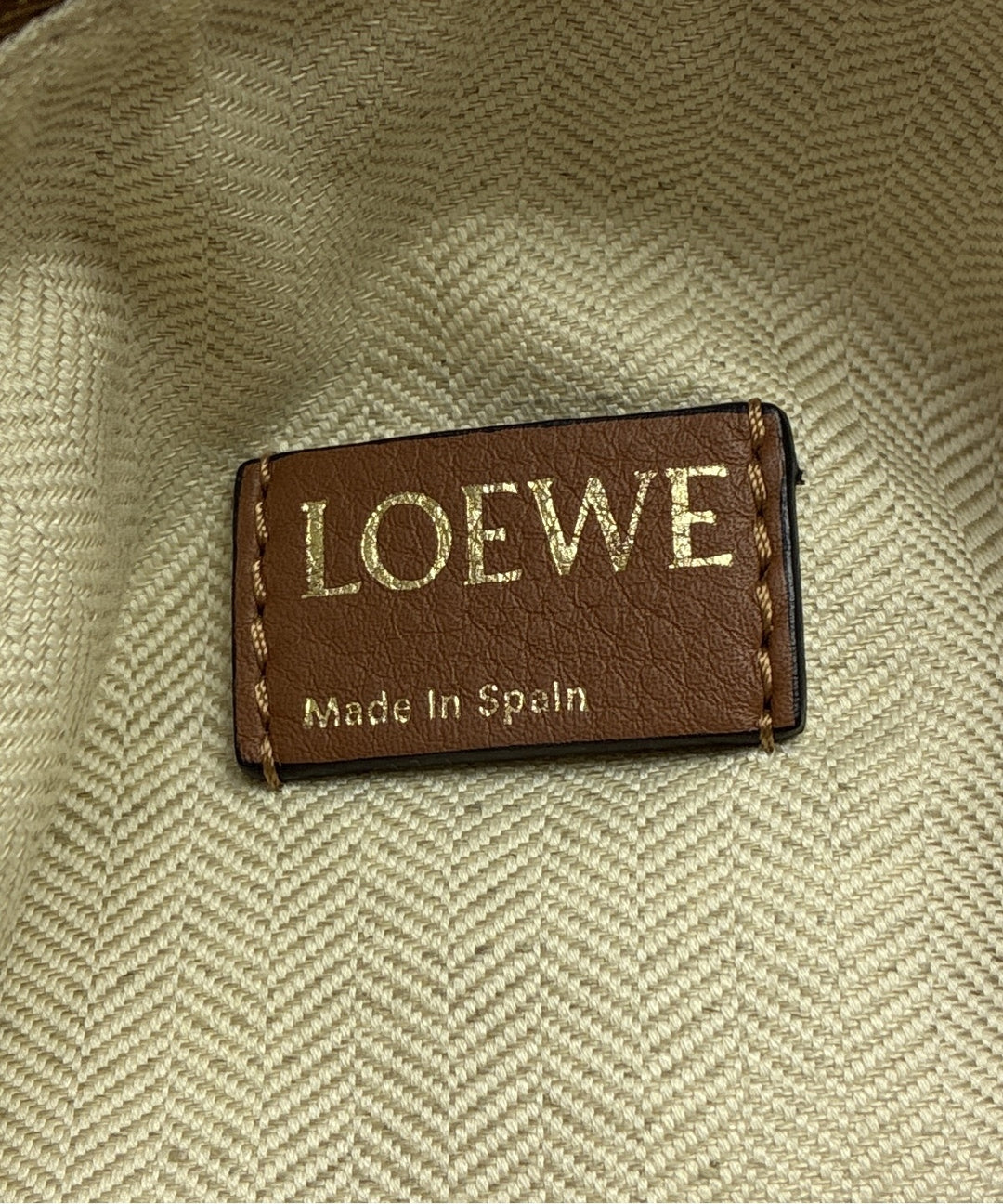 LOEWE กระเป๋าถือ