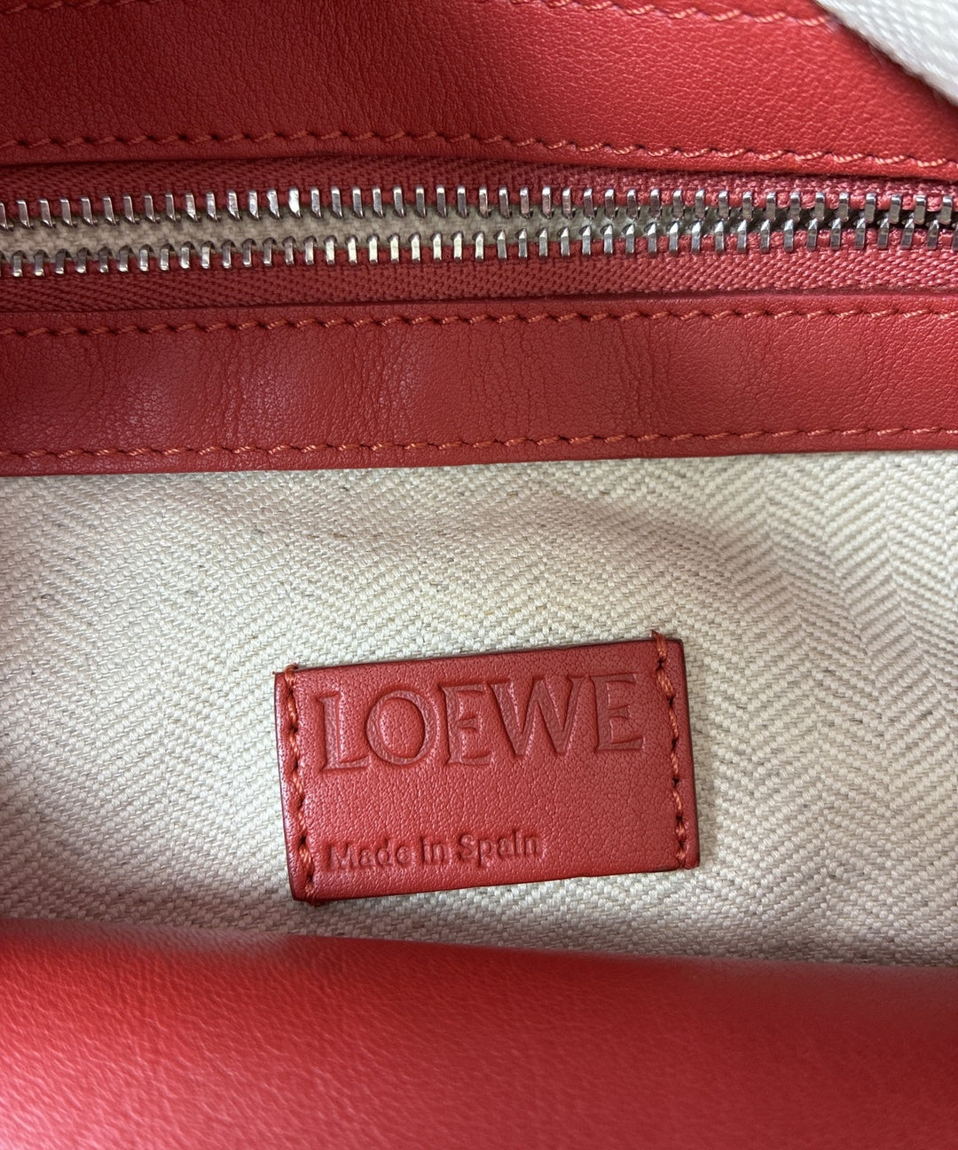 LOEWE กระเป๋าถือขนาดใหญ่