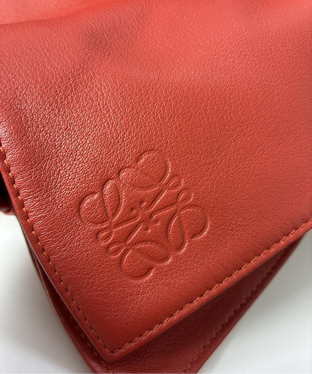 LOEWE กระเป๋าถือขนาดใหญ่