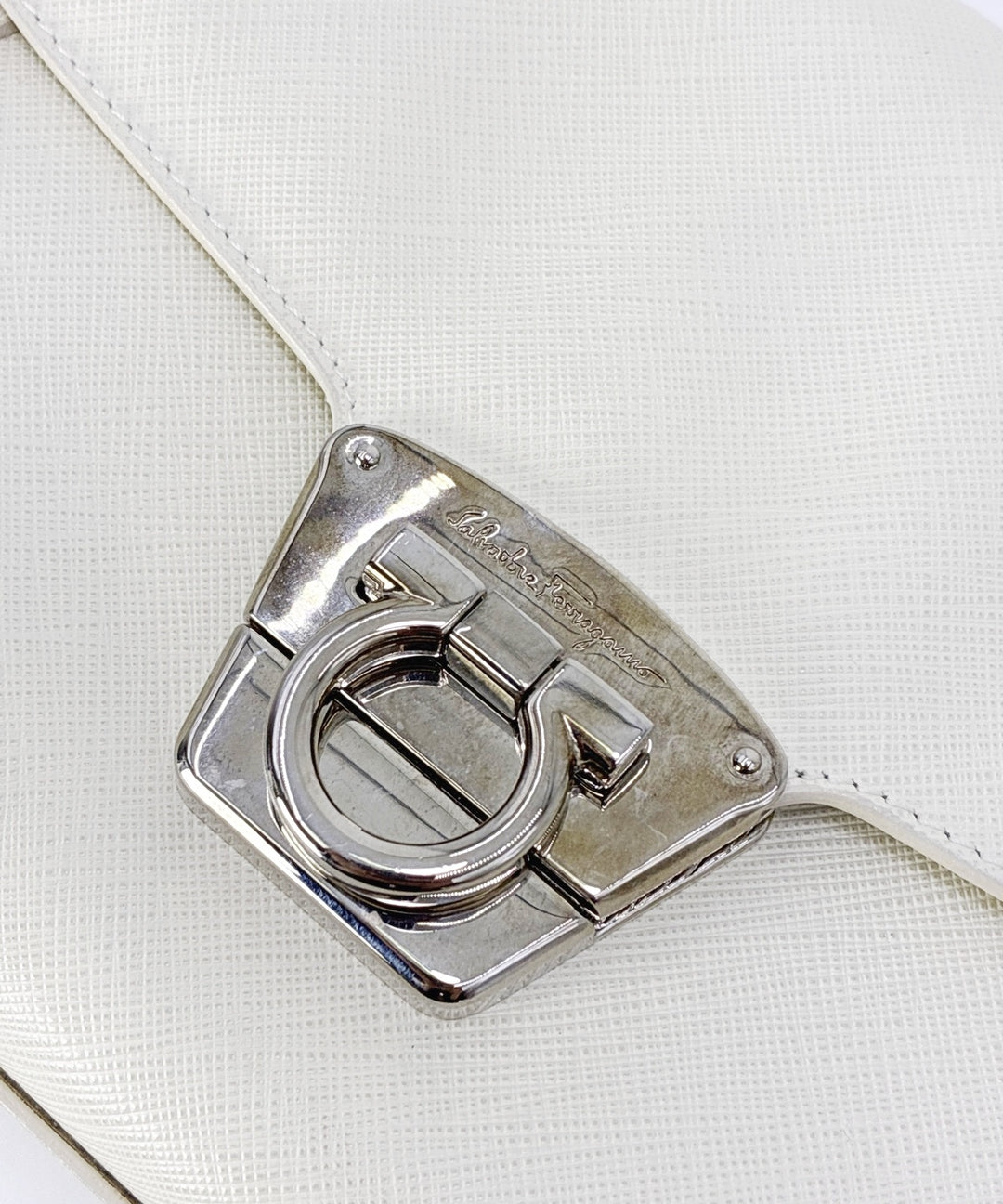 Salvatore Ferragamo กระเป๋าสะพาย