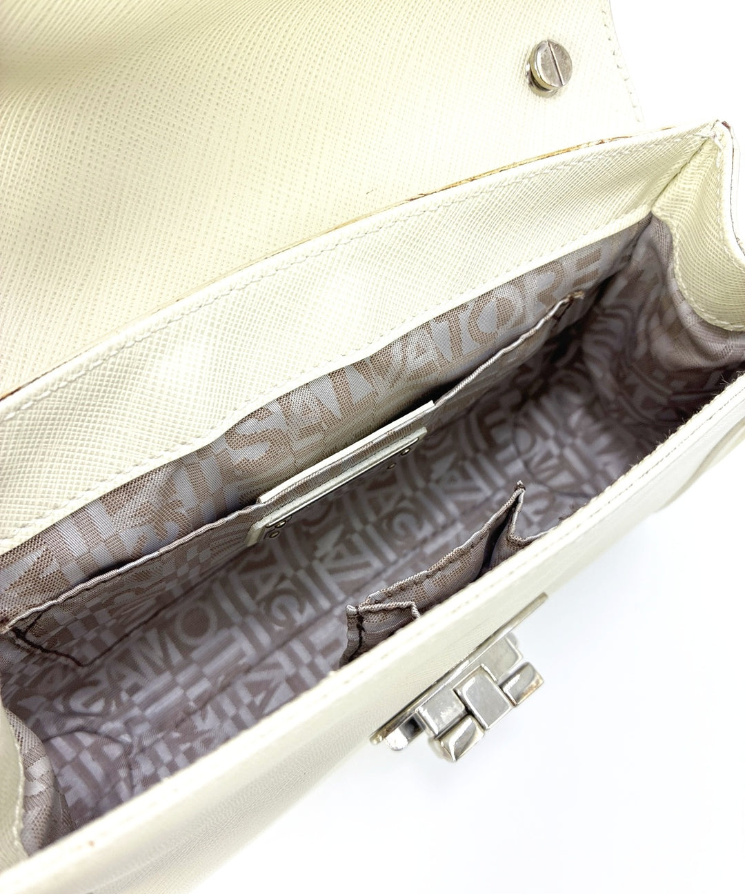 Salvatore Ferragamo กระเป๋าสะพาย