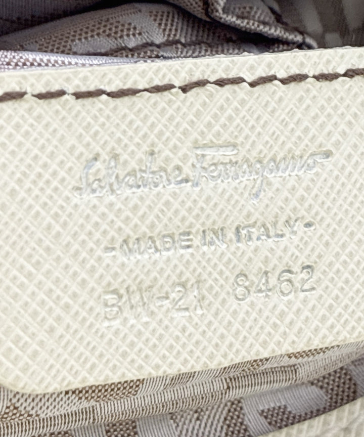 Salvatore Ferragamo กระเป๋าสะพาย