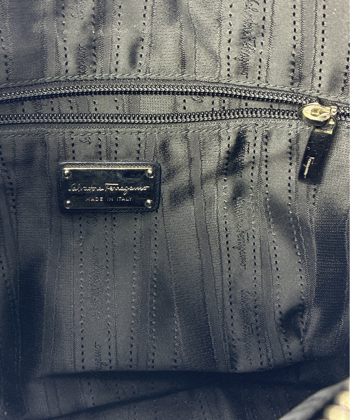 Salvatore Ferragamo กระเป๋าสะพาย