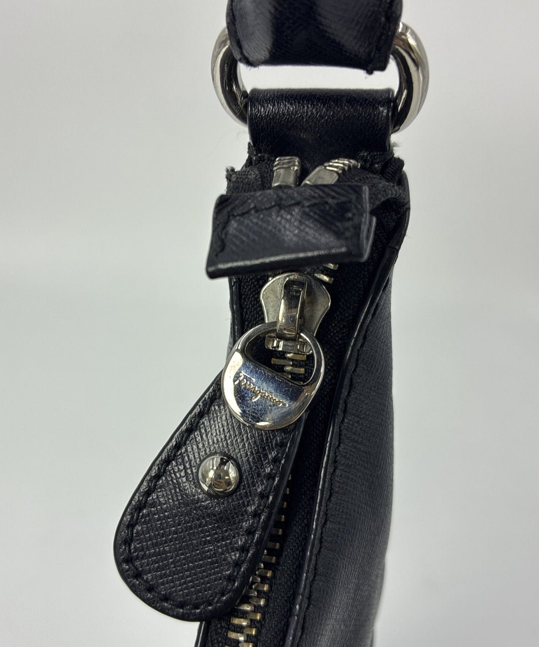 Salvatore Ferragamo กระเป๋าสะพาย