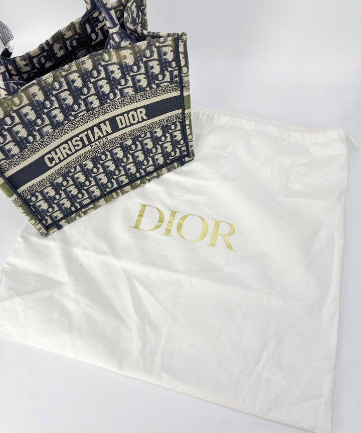 Christian Dior กระเป๋าถือขนาดใหญ่