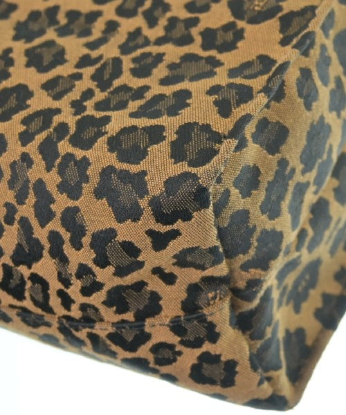 FENDI กระเป๋าถือขนาดใหญ่