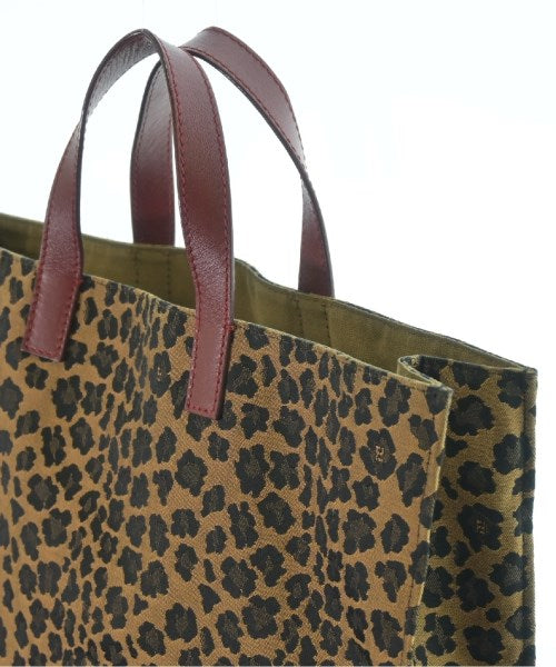 FENDI กระเป๋าถือขนาดใหญ่