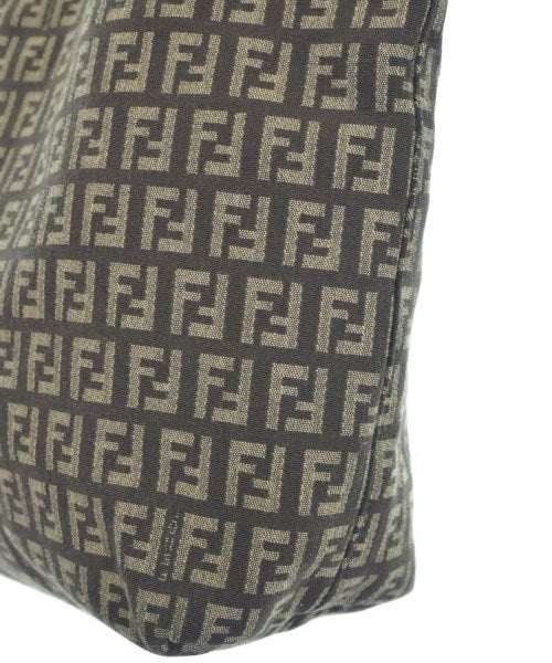 FENDI กระเป๋าถือขนาดใหญ่