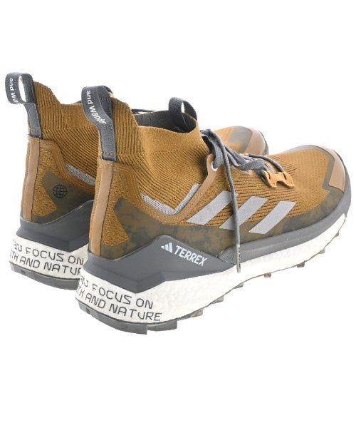 and wander รองเท้าผ้าใบ