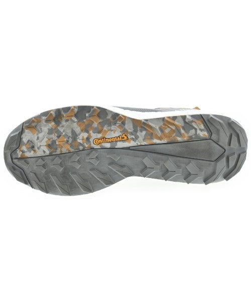 and wander รองเท้าผ้าใบ