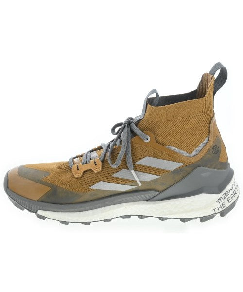 and wander รองเท้าผ้าใบ