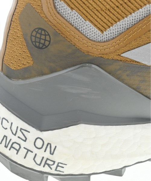 and wander รองเท้าผ้าใบ