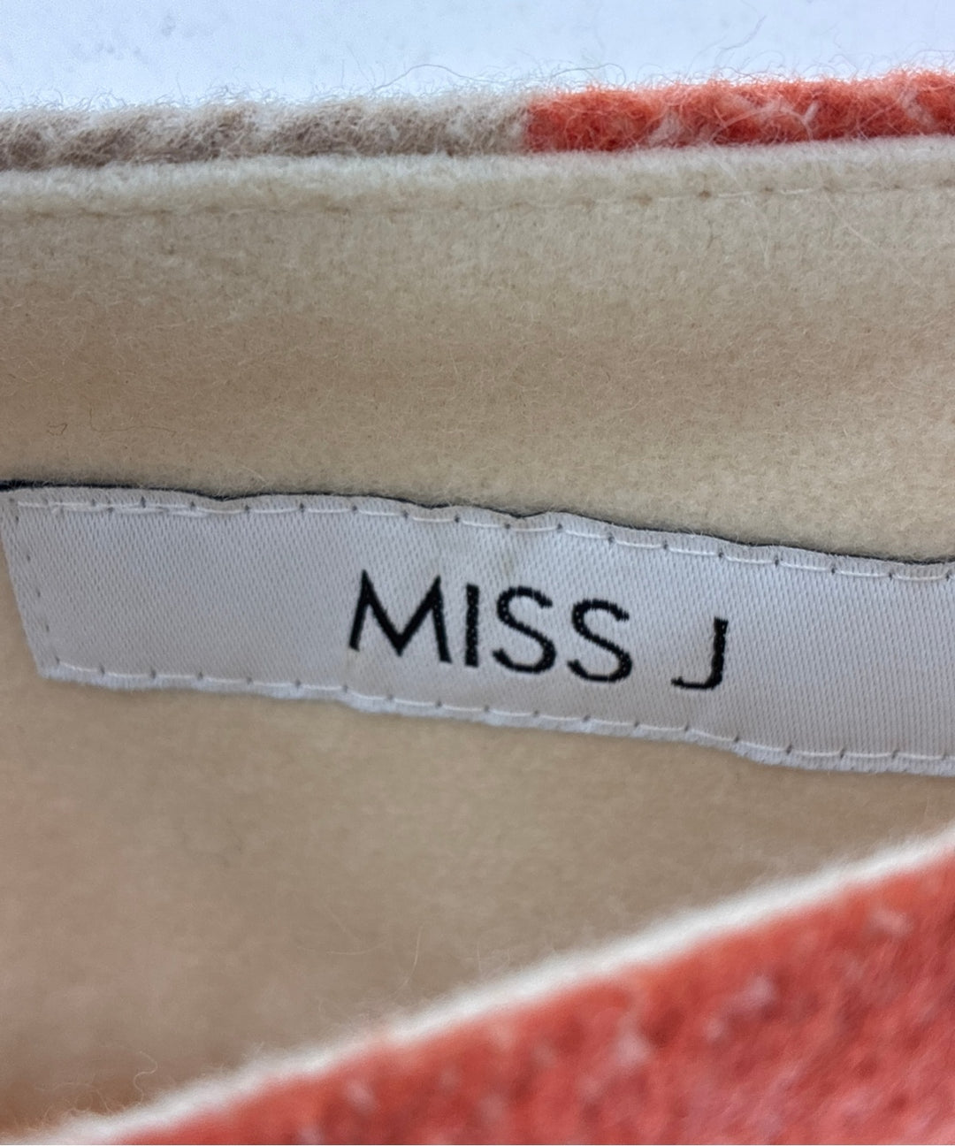 MISS J กระโปรงยาวถึงเข่า