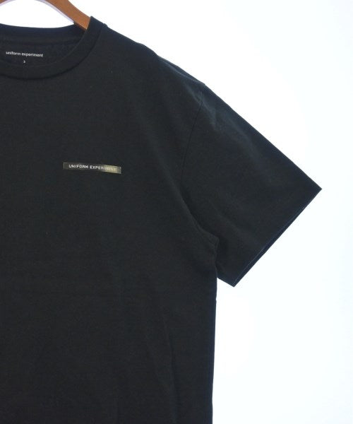 uniform experiment เสื้อยืด/เสื้อท็อปส์