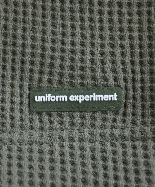 uniform experiment เสื้อยืด/เสื้อท็อปส์