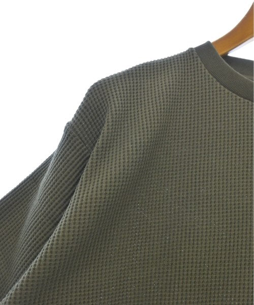uniform experiment เสื้อยืด/เสื้อท็อปส์