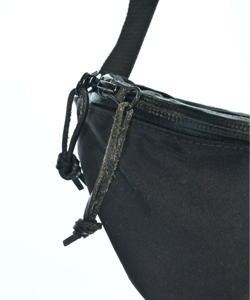 DRESSEDUNDRESSED กระเป๋าสะพาย