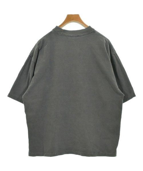 is-ness เสื้อยืด/เสื้อท็อปส์