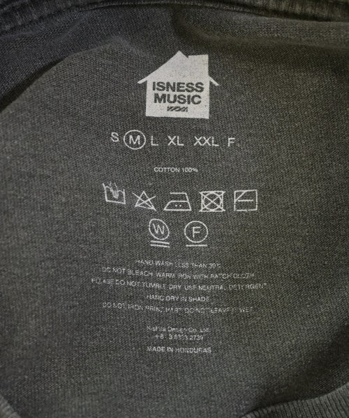 is-ness เสื้อยืด/เสื้อท็อปส์