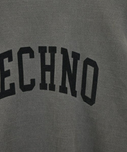 is-ness เสื้อยืด/เสื้อท็อปส์