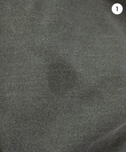 is-ness เสื้อยืด/เสื้อท็อปส์