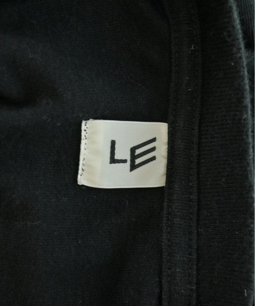 LE เสื้อยืด/เสื้อท็อปส์