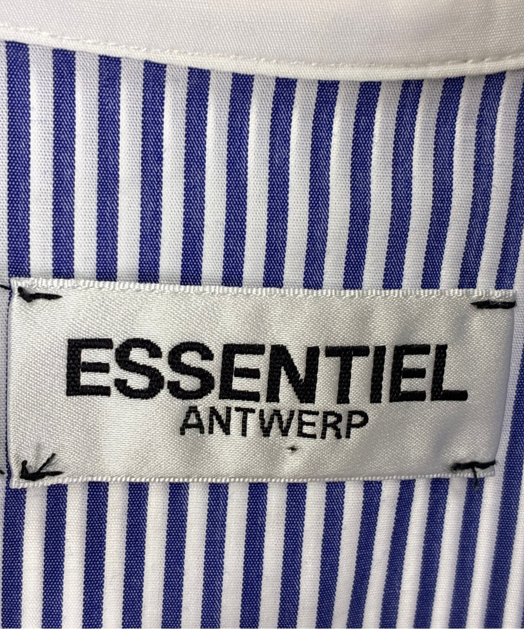 ESSENTIEL Antwerp เสื้อลำลอง
