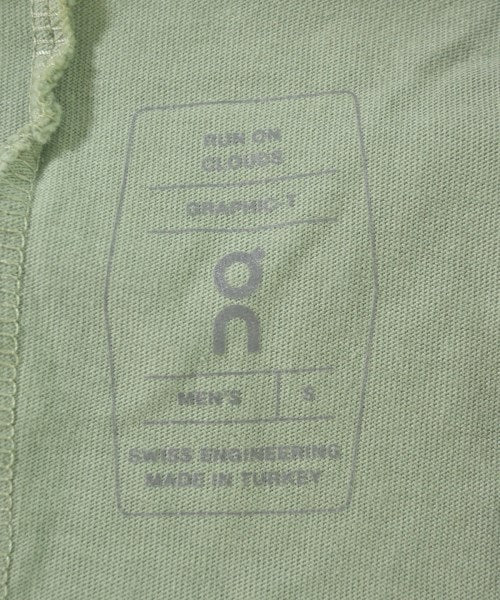 On เสื้อยืด/เสื้อท็อปส์