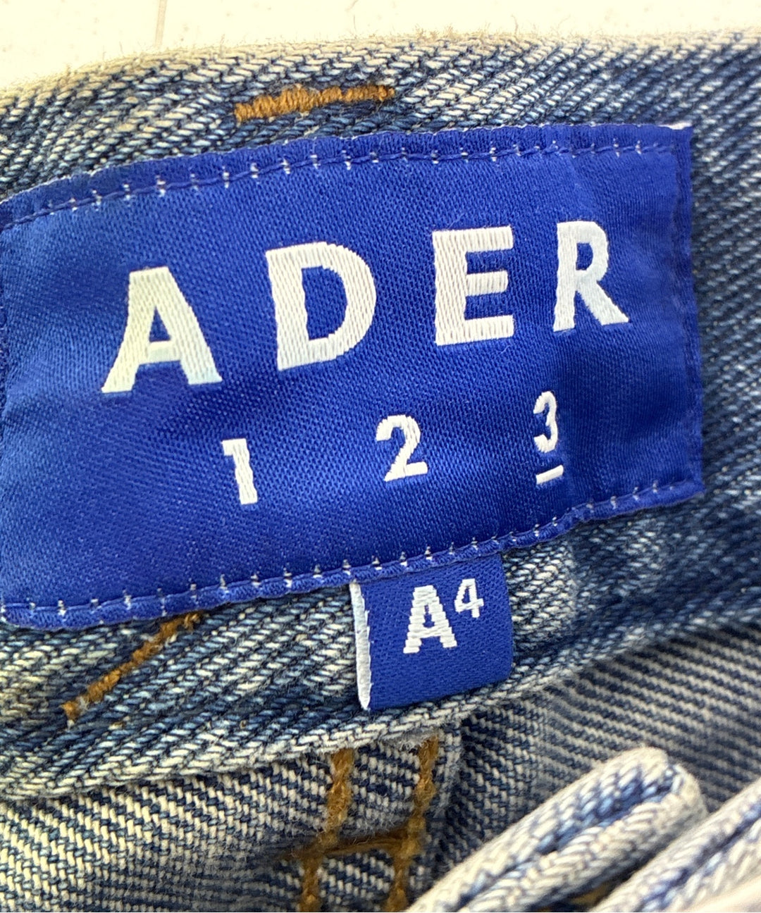 ADER error ยีนส์
