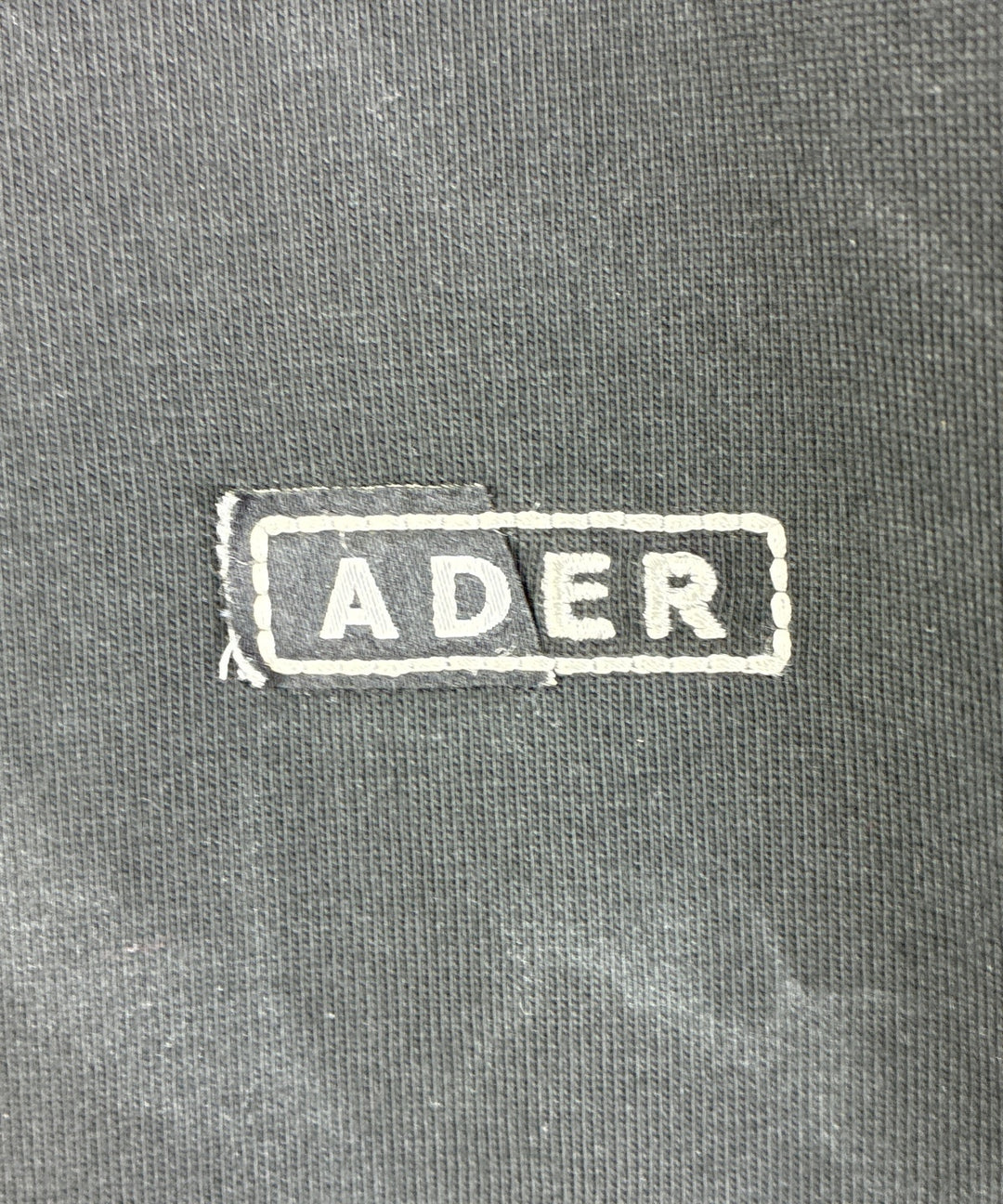 ADER error เสื้อยืด/เสื้อท็อปส์