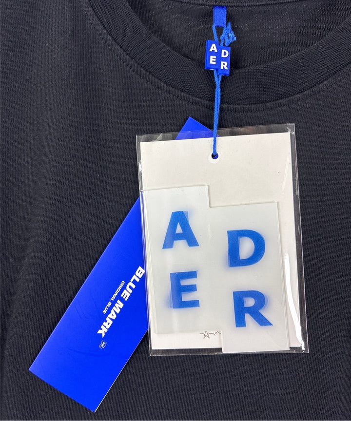 ADER error เสื้อยืด/เสื้อท็อปส์