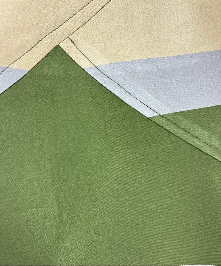 Ostwald Helgason กระโปรงยาวถึงเข่า