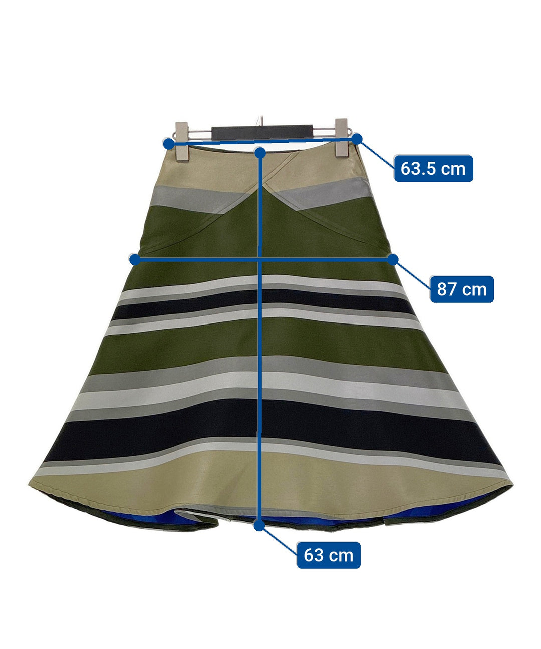 Ostwald Helgason กระโปรงยาวถึงเข่า