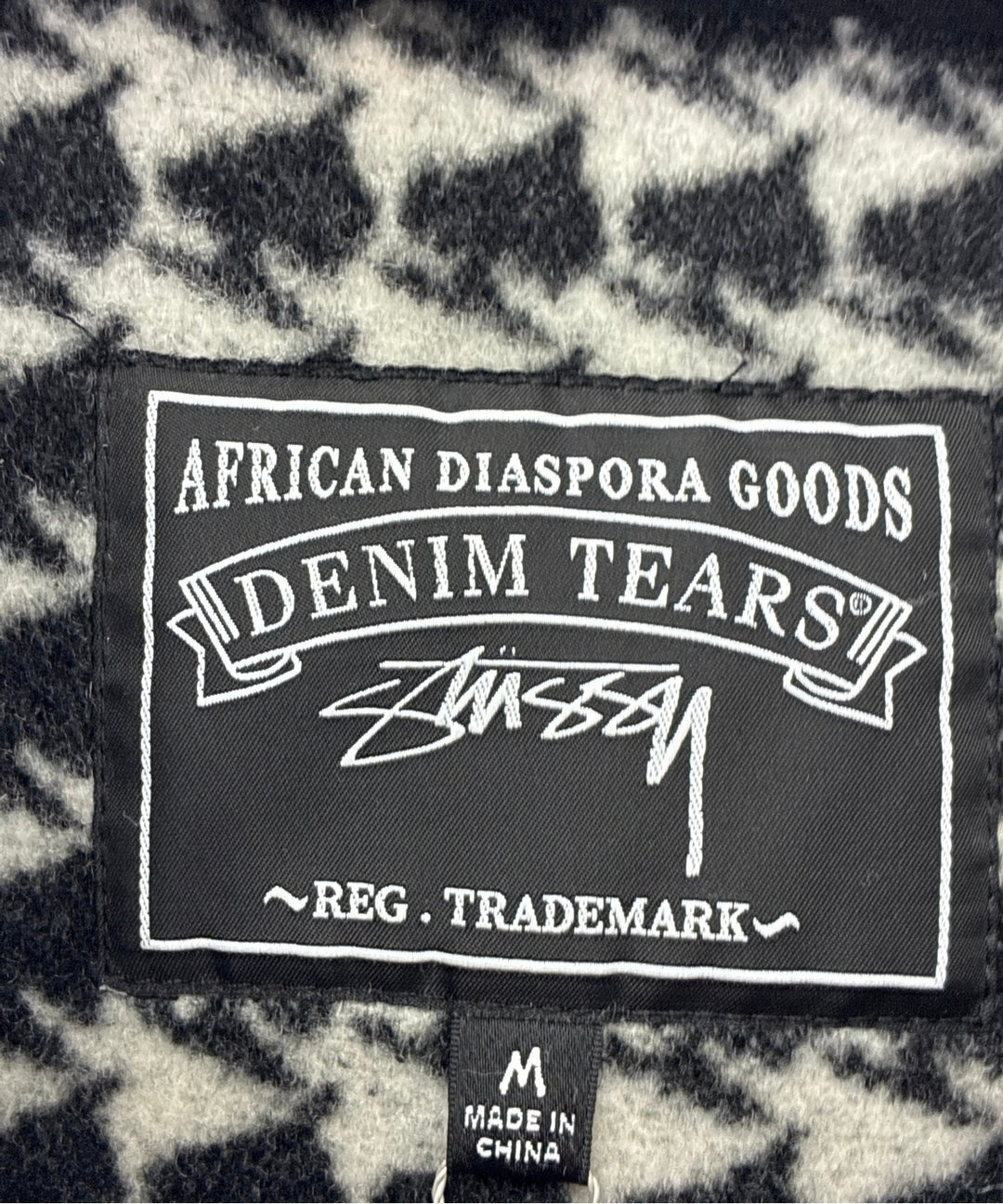 DENIM TEARS เสื้อโค้ทดัฟเฟิล