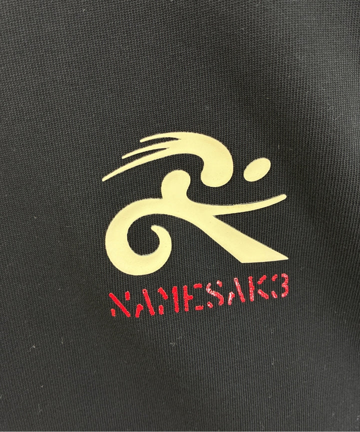 NAMESAKE เสื้อยืด/เสื้อท็อปส์