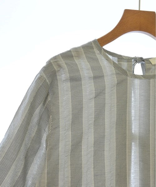 LARA KRUDE เสื้อลำลอง