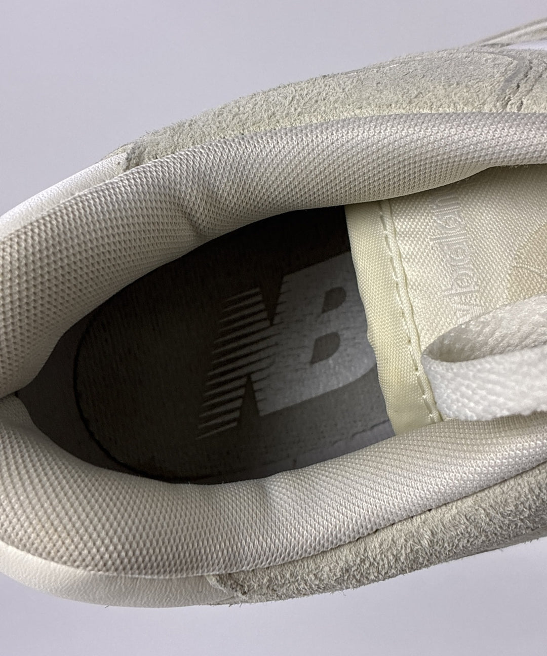 New Balance รองเท้าผ้าใบ