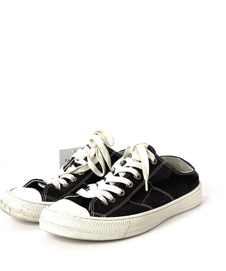 Maison Margiela รองเท้าผ้าใบ