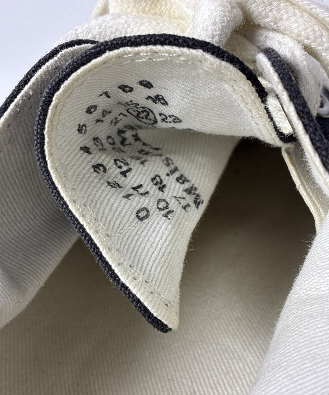 Maison Margiela รองเท้าผ้าใบ