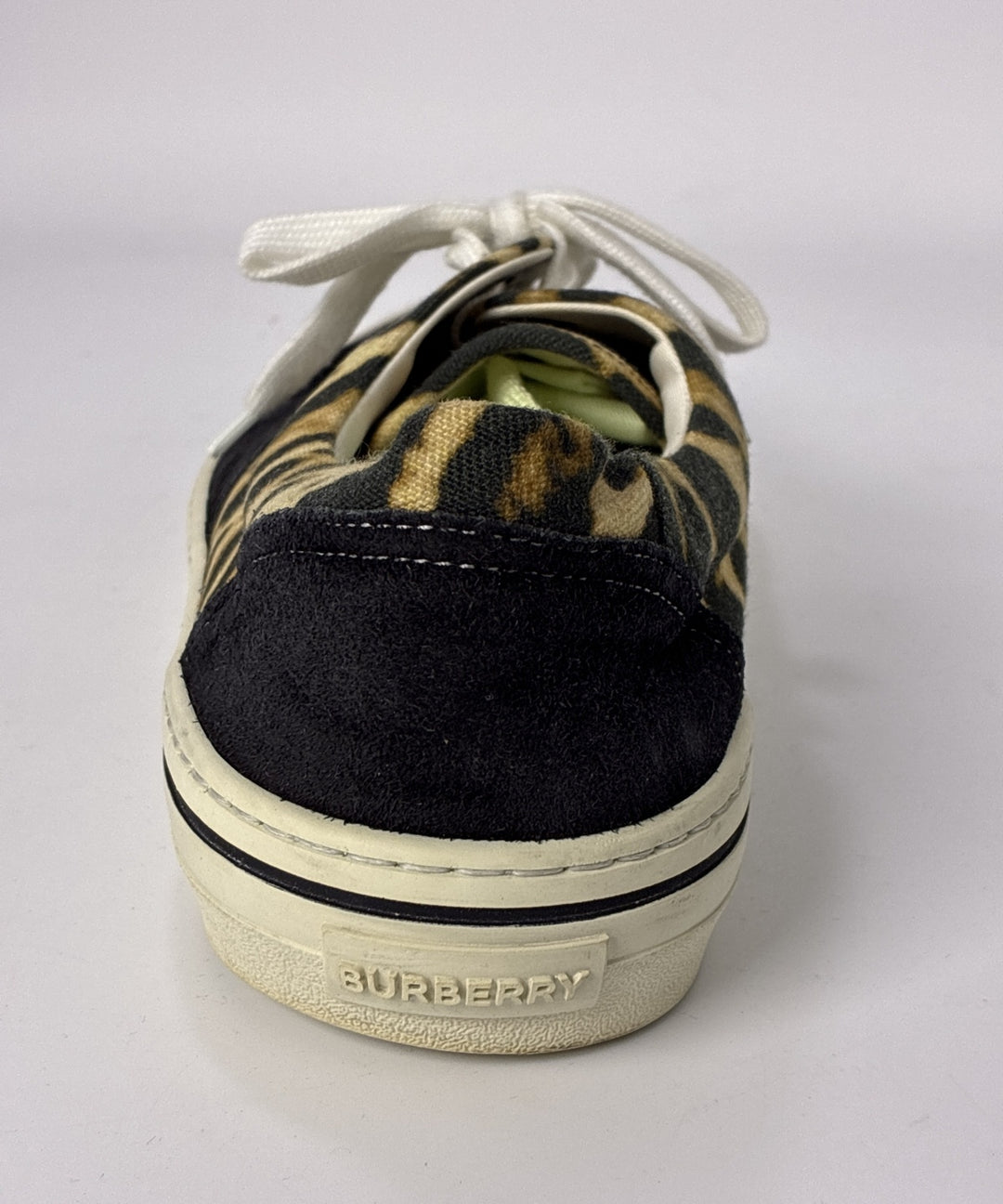 BURBERRY รองเท้าผ้าใบ