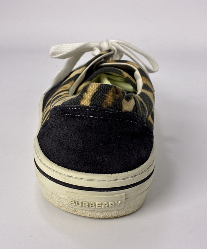BURBERRY รองเท้าผ้าใบ