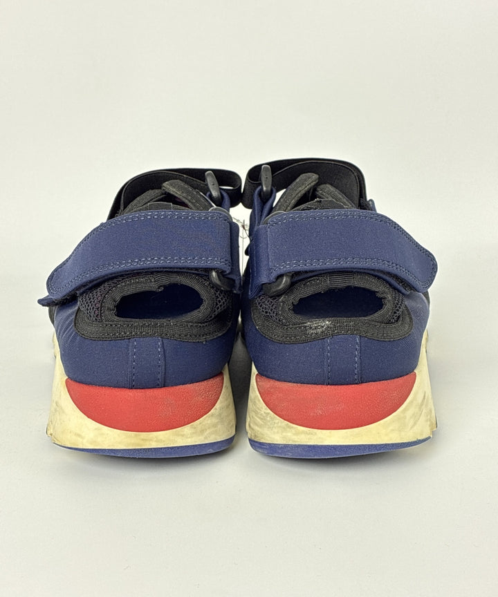 MARNI รองเท้าผ้าใบ
