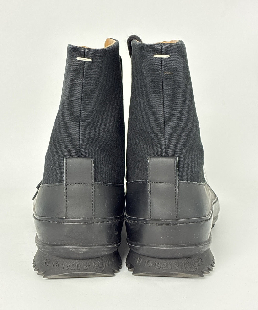 Maison Margiela รองเท้าผ้าใบ