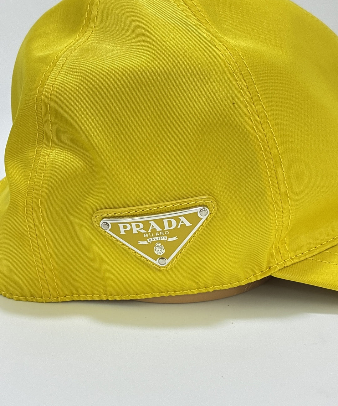 PRADA หมวกแก๊ป